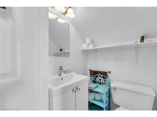 214 Nancy Street, Dutton, ON - Indoor Photo Showing Bathroom