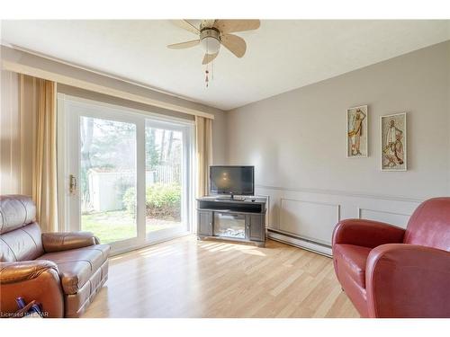 1378 Collingwood Avenue, London, ON - Indoor Photo Showing Living Room