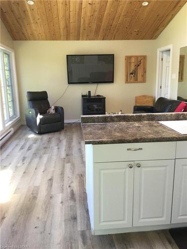 25 Goods Island, Tichborne, ON - Indoor Photo Showing Living Room