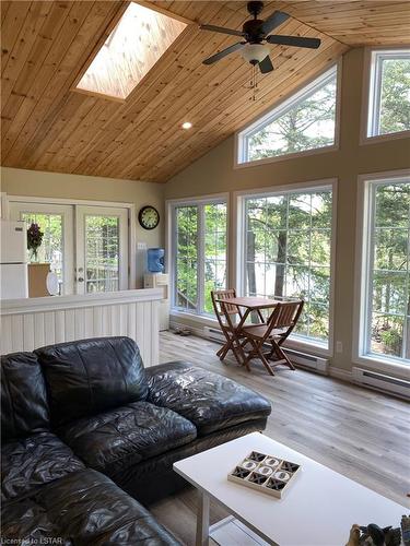 25 Goods Island, Tichborne, ON - Indoor Photo Showing Living Room