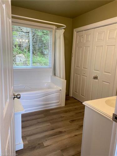 25 Goods Island, Tichborne, ON - Indoor Photo Showing Bathroom