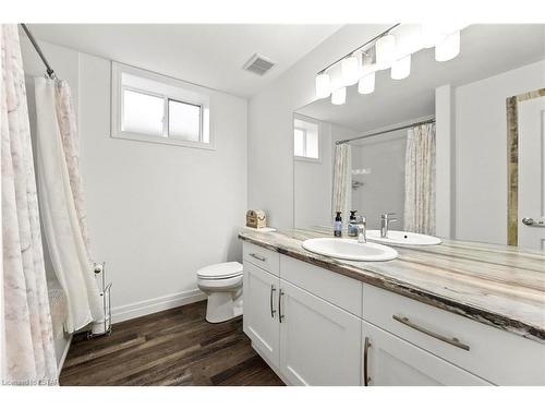 180 Hennessy Street, Forest, ON - Indoor Photo Showing Bathroom