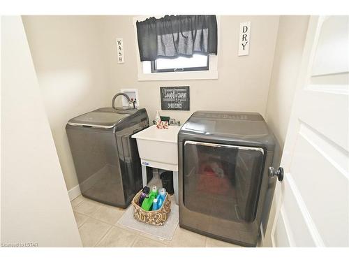 21 Old Course Road, St. Thomas, ON - Indoor Photo Showing Laundry Room