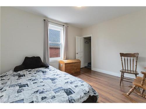 12 Hyatt Avenue, London, ON - Indoor Photo Showing Bedroom