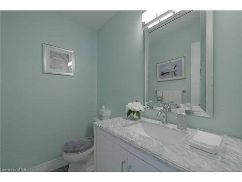 42 Kristina Crescent, London, ON - Indoor Photo Showing Bathroom