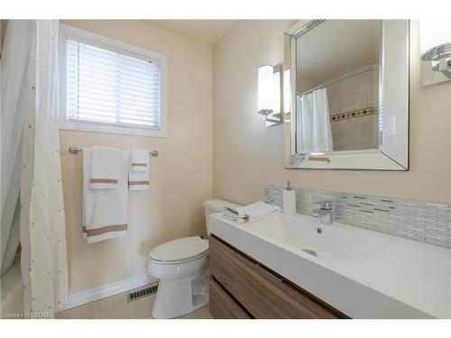 42 Kristina Crescent, London, ON - Indoor Photo Showing Bathroom