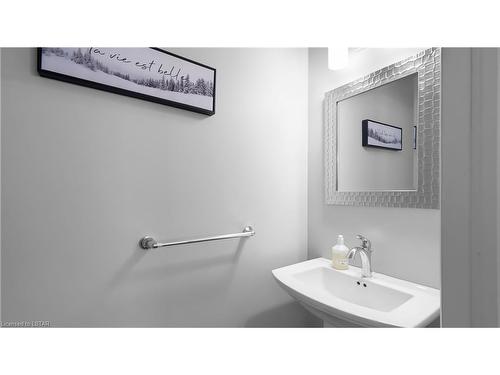 2-1850 Beaverbrook Avenue, London, ON - Indoor Photo Showing Bathroom