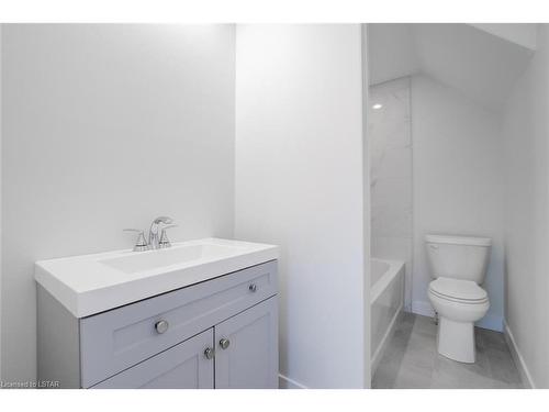 691 William Street, London, ON - Indoor Photo Showing Bathroom