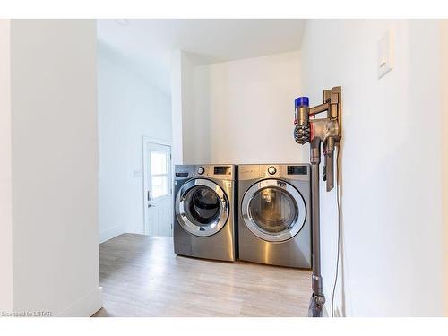 1522 Fremont Avenue, London, ON - Indoor Photo Showing Laundry Room