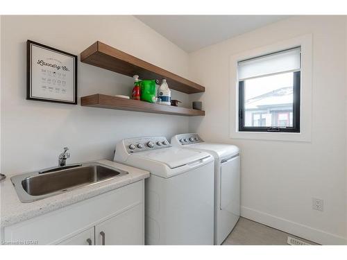 33-1820 Canvas Way, London, ON - Indoor Photo Showing Laundry Room