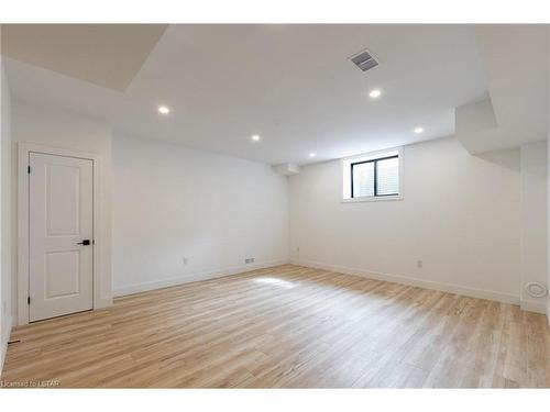 33-1820 Canvas Way, London, ON - Indoor Photo Showing Other Room
