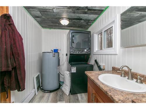 2096 Bruce Road 9, Northern Bruce Peninsula, ON - Indoor Photo Showing Bathroom