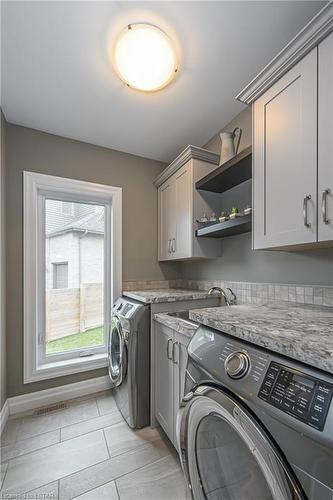 421 Bradwell Chase, London, ON - Indoor Photo Showing Laundry Room