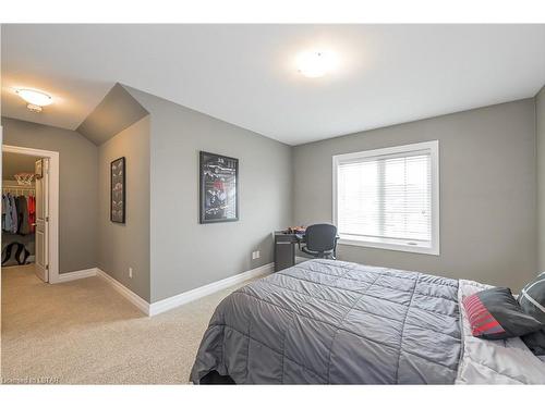 421 Bradwell Chase, London, ON - Indoor Photo Showing Bedroom