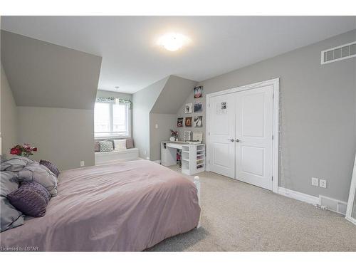 421 Bradwell Chase, London, ON - Indoor Photo Showing Bedroom