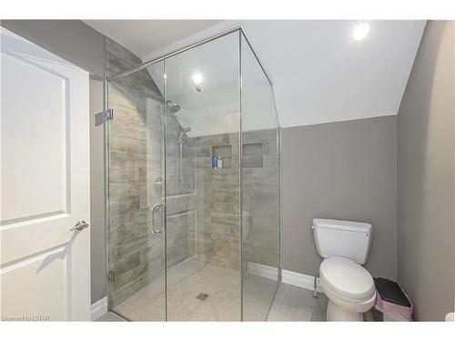 421 Bradwell Chase, London, ON - Indoor Photo Showing Bathroom