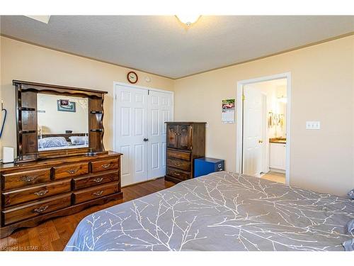 8 Primrose Drive, Tillsonburg, ON - Indoor Photo Showing Bedroom