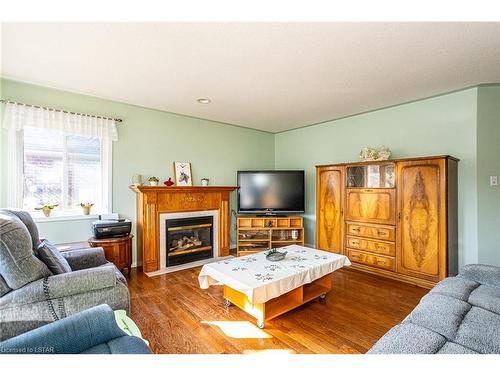 8 Primrose Drive, Tillsonburg, ON - Indoor Photo Showing Living Room With Fireplace