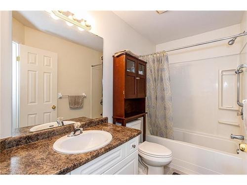8 Primrose Drive, Tillsonburg, ON - Indoor Photo Showing Bathroom