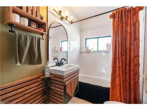 726 Elias Street, London, ON - Indoor Photo Showing Laundry Room