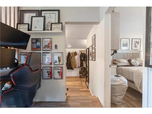 726 Elias Street, London, ON - Indoor Photo Showing Bedroom