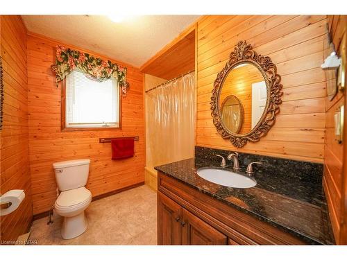 8441 Defore Drive, Lambton Shores, ON - Indoor Photo Showing Bathroom