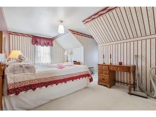 6347 Decker Drive, London, ON - Indoor Photo Showing Bedroom