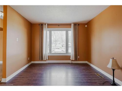 71 Metcalfe Crescent, London, ON - Indoor Photo Showing Other Room