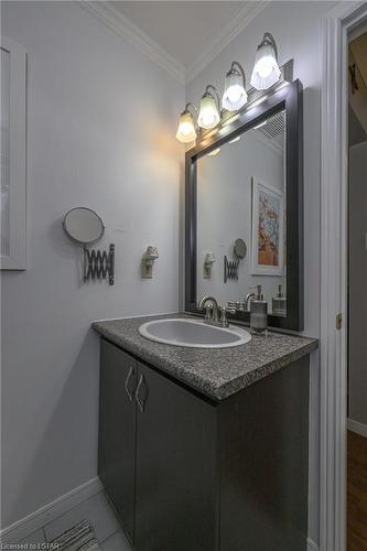 44-70 Glenroy Road, London, ON - Indoor Photo Showing Bathroom