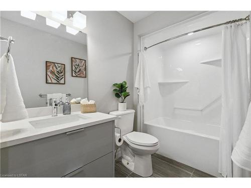 815 Sarnia Road, London, ON - Indoor Photo Showing Bathroom