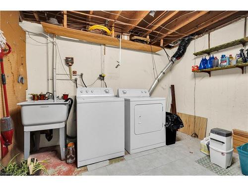 814 Berkshire Drive, London, ON - Indoor Photo Showing Laundry Room