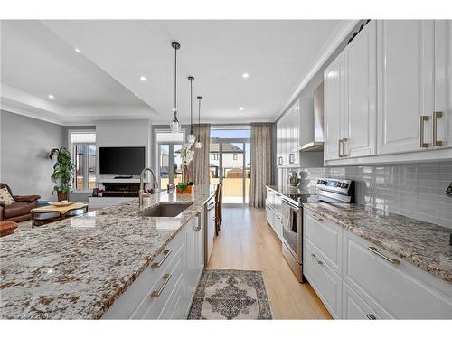 6 Beaty Lane, Thamesford, ON - Indoor Photo Showing Kitchen With Upgraded Kitchen
