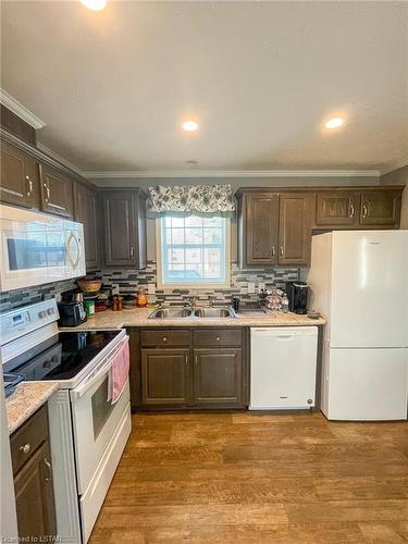 A20-4838 Switzer Drive, Appin, ON - Indoor Photo Showing Kitchen With Double Sink