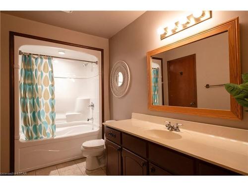 9987 Port Franks Estate Drive, Port Franks, ON - Indoor Photo Showing Bathroom