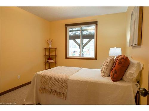 9987 Port Franks Estate Drive, Port Franks, ON - Indoor Photo Showing Bedroom