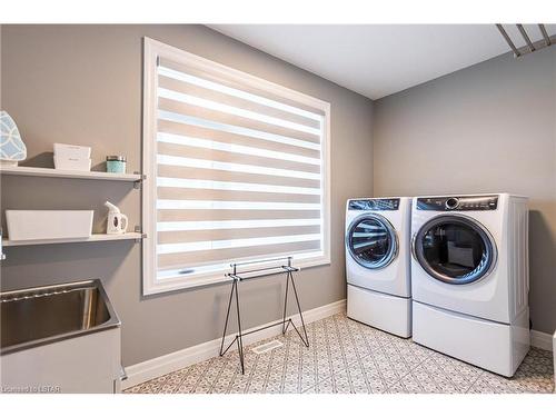31 Royal Dornoch Drive, St. Thomas, ON - Indoor Photo Showing Laundry Room