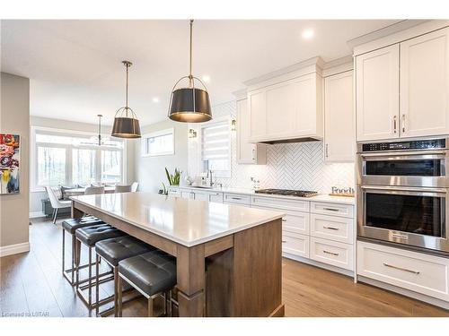 31 Royal Dornoch Drive, St. Thomas, ON - Indoor Photo Showing Kitchen With Upgraded Kitchen