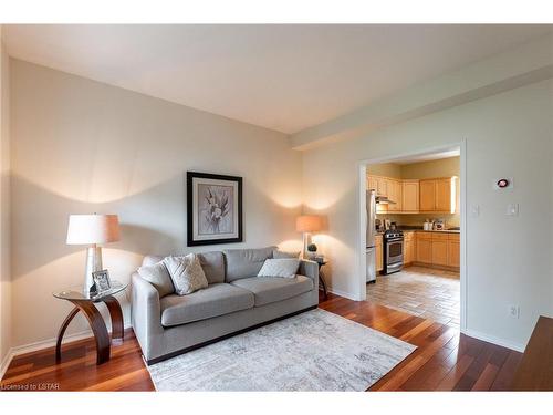 511 Inverness Avenue, London, ON - Indoor Photo Showing Living Room