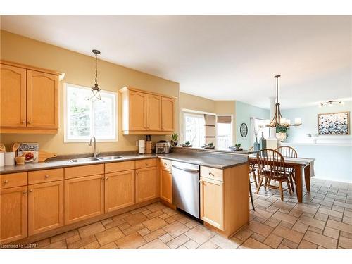 511 Inverness Avenue, London, ON - Indoor Photo Showing Kitchen With Double Sink