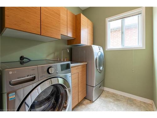 511 Inverness Avenue, London, ON - Indoor Photo Showing Laundry Room