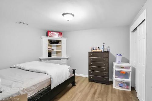 27 Sasha Crescent, London, ON - Indoor Photo Showing Bedroom