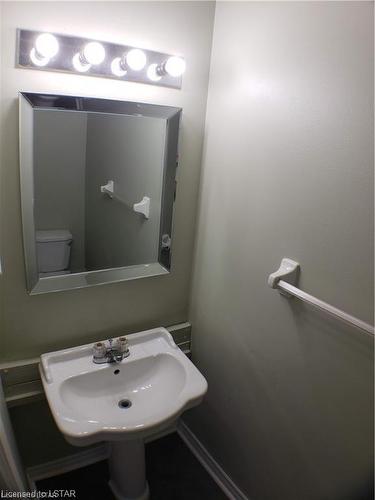 165-1247 Huron Road, London, ON - Indoor Photo Showing Bathroom