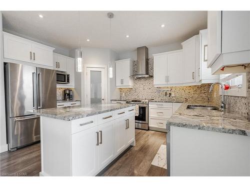 178 Spencer Avenue, Lucan, ON - Indoor Photo Showing Kitchen With Upgraded Kitchen