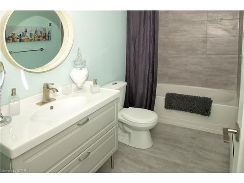 1005 Notre Dame Drive, London, ON - Indoor Photo Showing Bathroom