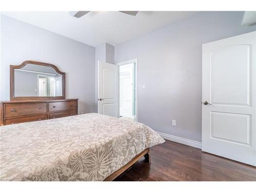 30 Riness Drive, Dorchester, ON - Indoor Photo Showing Bedroom