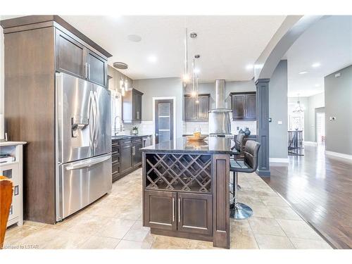 30 Riness Drive, Dorchester, ON - Indoor Photo Showing Kitchen With Upgraded Kitchen