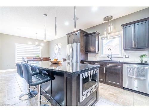 30 Riness Drive, Dorchester, ON - Indoor Photo Showing Kitchen With Upgraded Kitchen