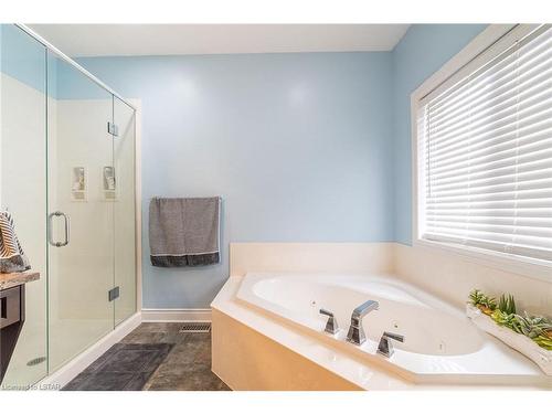 30 Riness Drive, Dorchester, ON - Indoor Photo Showing Bathroom
