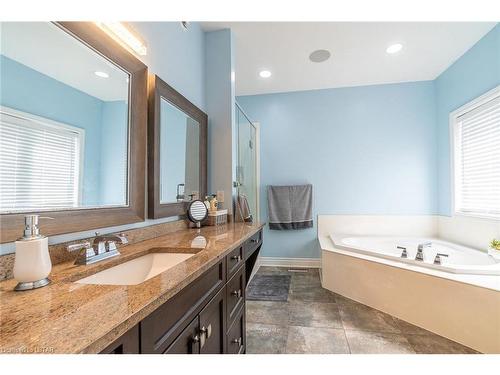 30 Riness Drive, Dorchester, ON - Indoor Photo Showing Bathroom