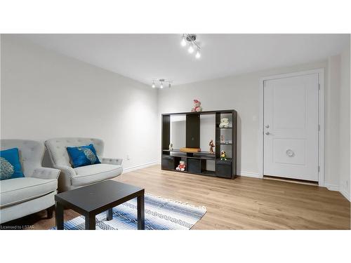 3094 Tokala Trail, London, ON - Indoor Photo Showing Living Room